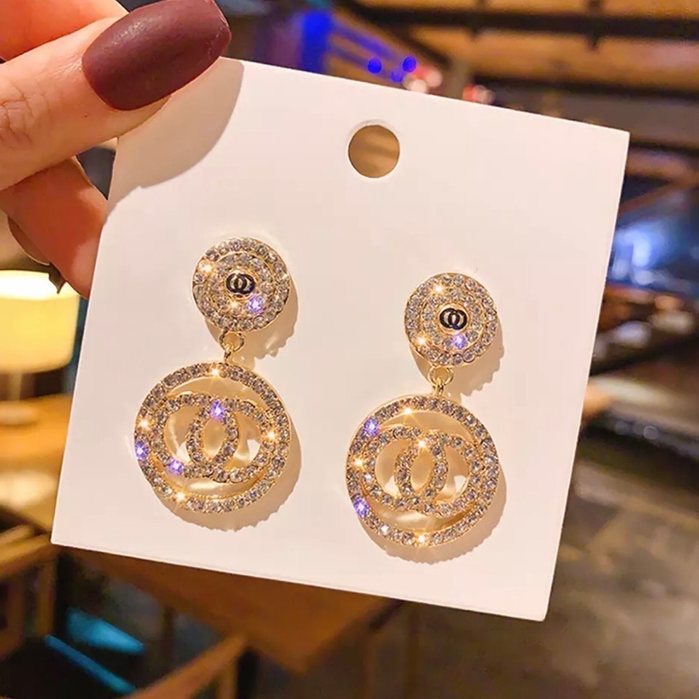 Round women’s earrings ✨